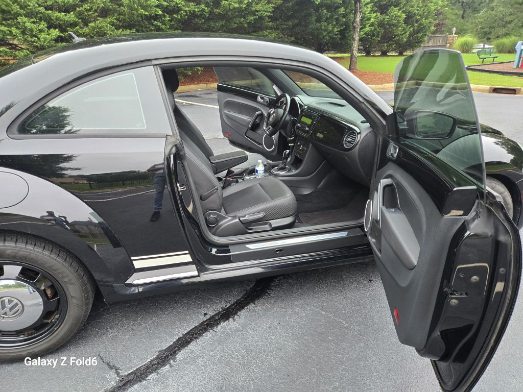 2013 Volkswagen Beetle Image 10