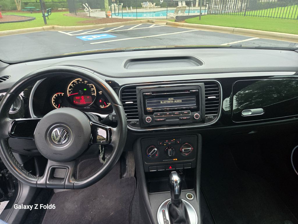 2013 Volkswagen Beetle Image 11
