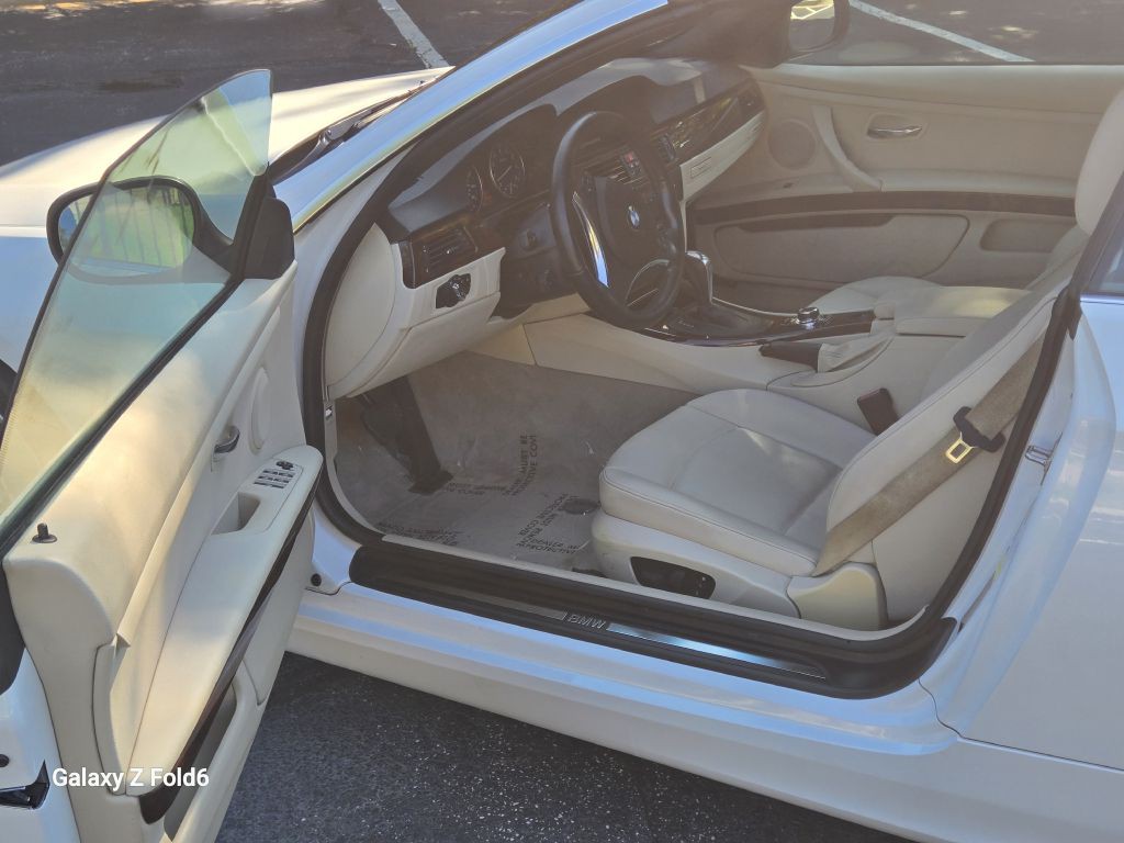 2012 BMW 3 Series Image 9