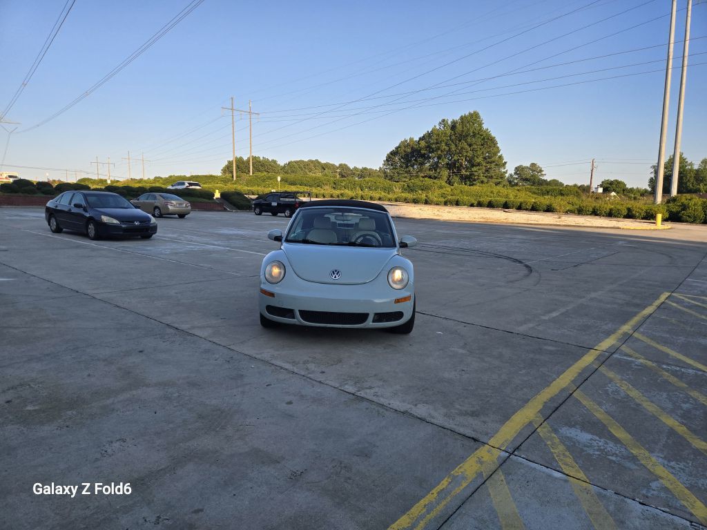 2010 Volkswagen Beetle Image 2