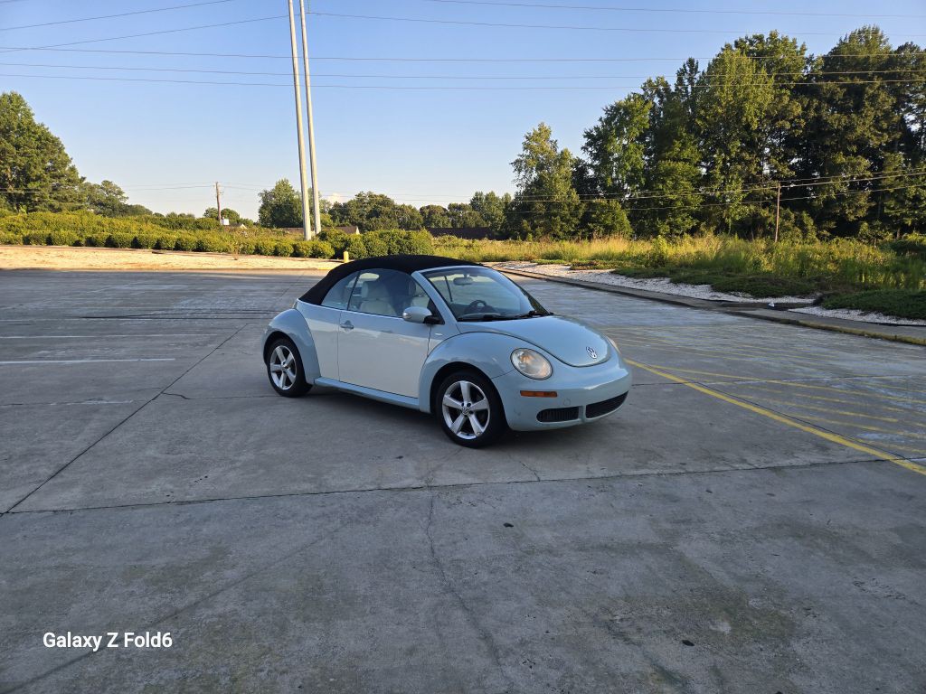 2010 Volkswagen Beetle Image 3