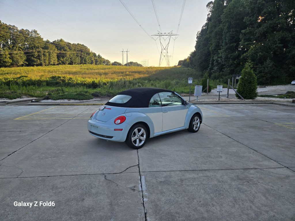 2010 Volkswagen Beetle Image 4