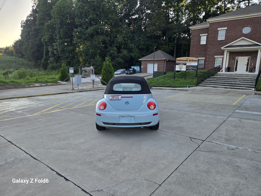 2010 Volkswagen Beetle Image 5