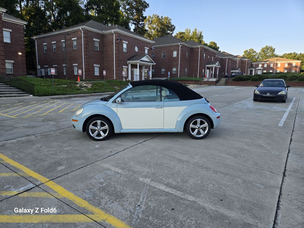 2010 Volkswagen Beetle Image 7