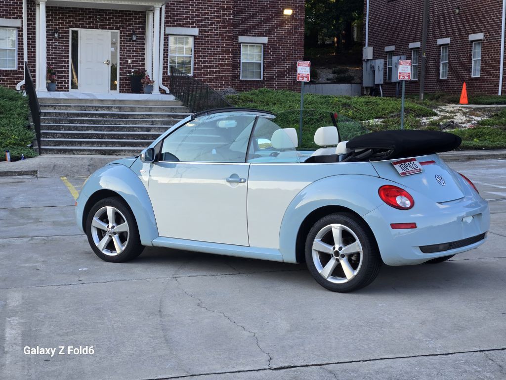 2010 Volkswagen Beetle Image 16