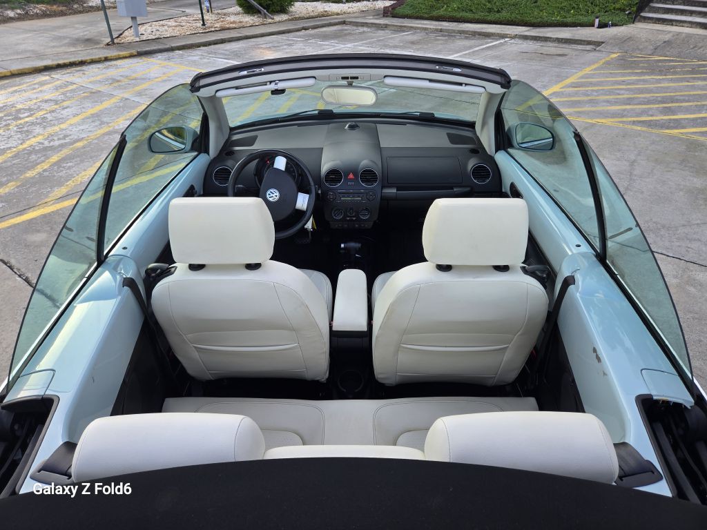 2010 Volkswagen Beetle Image 17