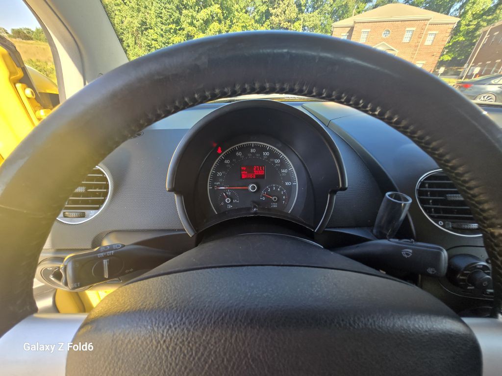 2009 Volkswagen Beetle Image 14