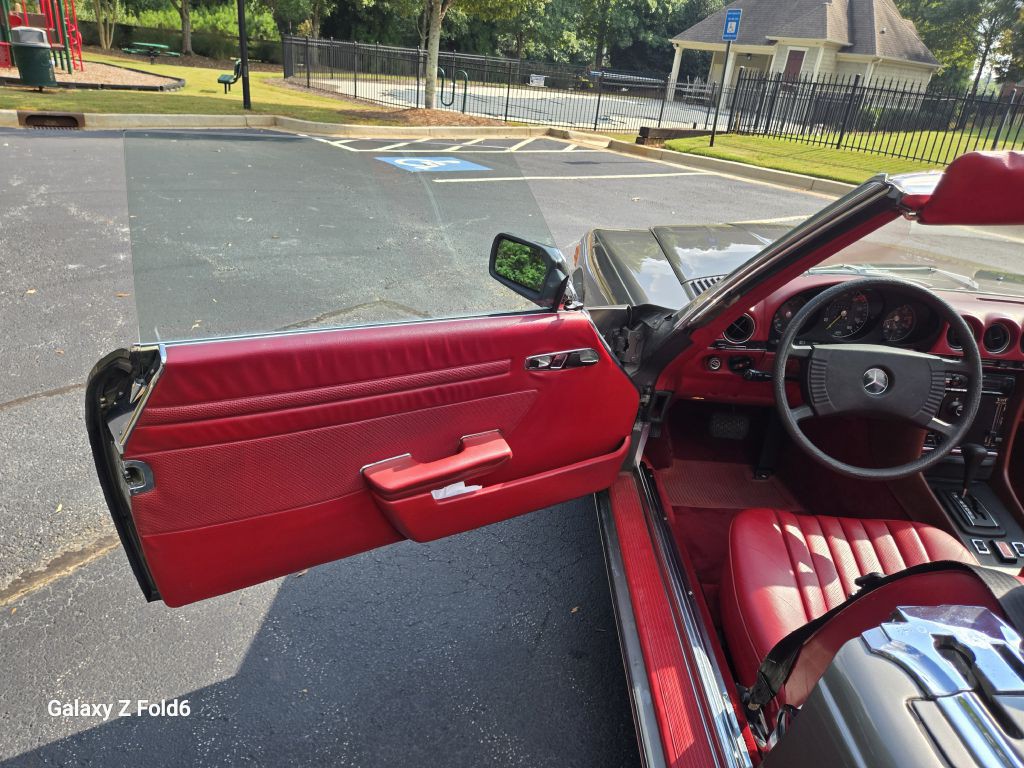 1976 Mercedes-Benz SL-Class Image 8