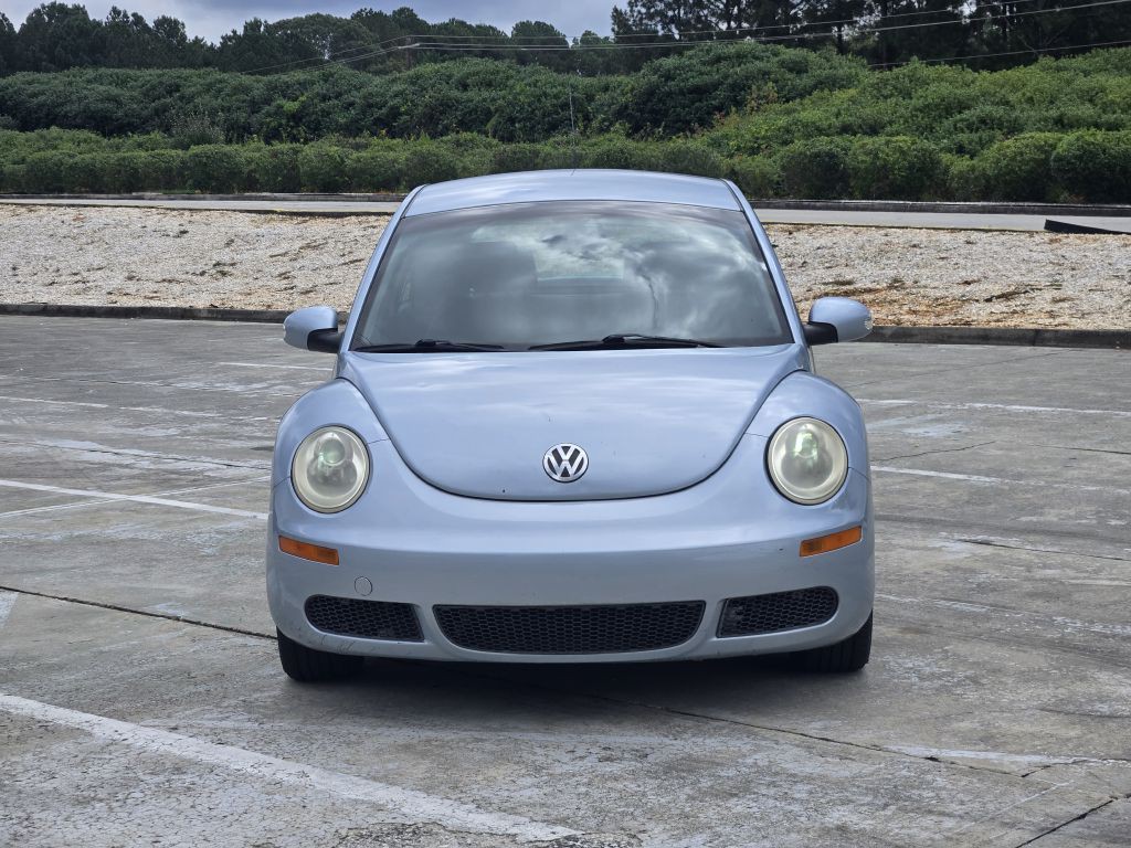 2010 Volkswagen Beetle Image 2