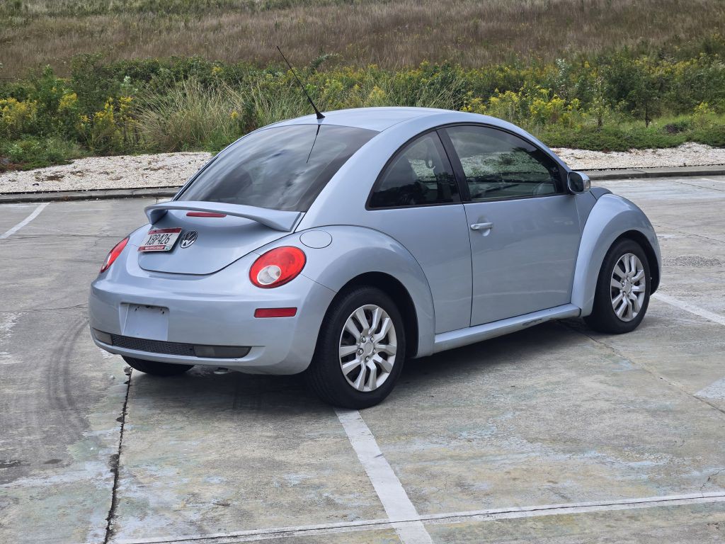 2010 Volkswagen Beetle Image 5