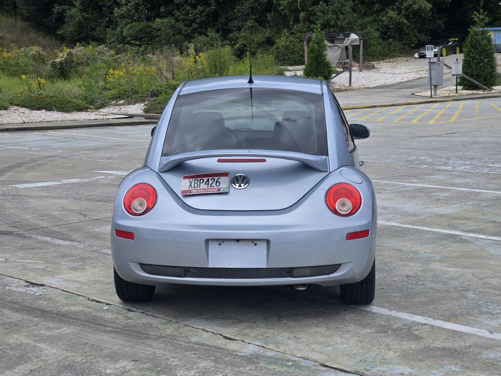 2010 Volkswagen Beetle Image 6