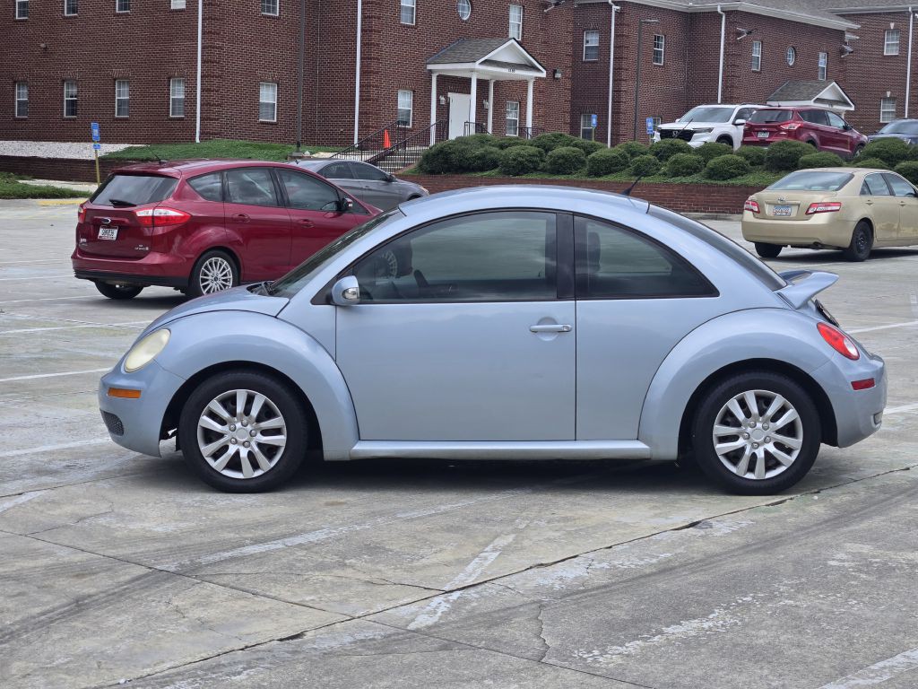 2010 Volkswagen Beetle Image 8