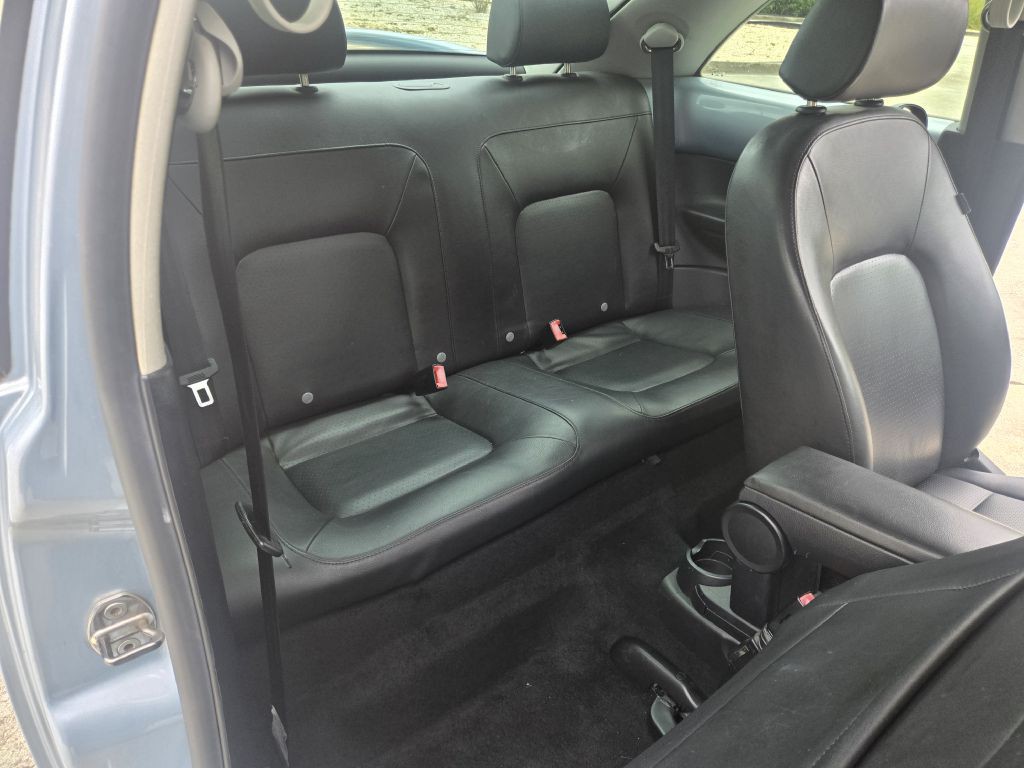 2010 Volkswagen Beetle Image 12