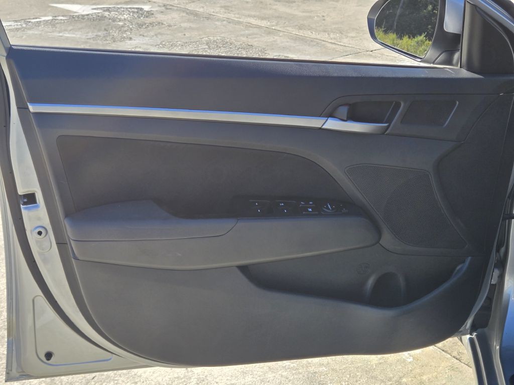 2020 Hyundai Elantra Image 8