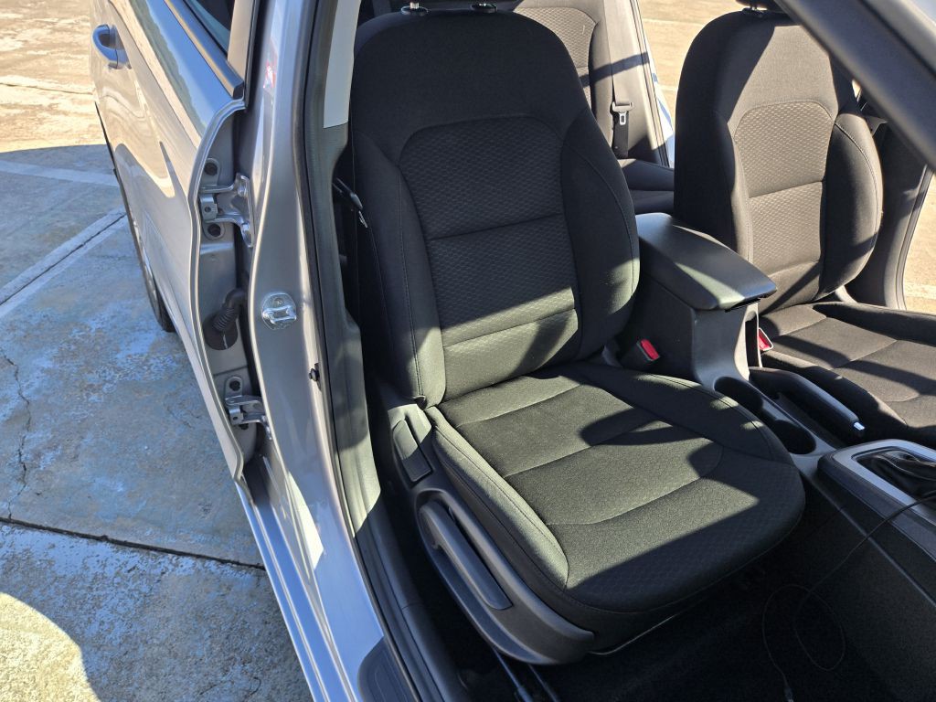 2020 Hyundai Elantra Image 11