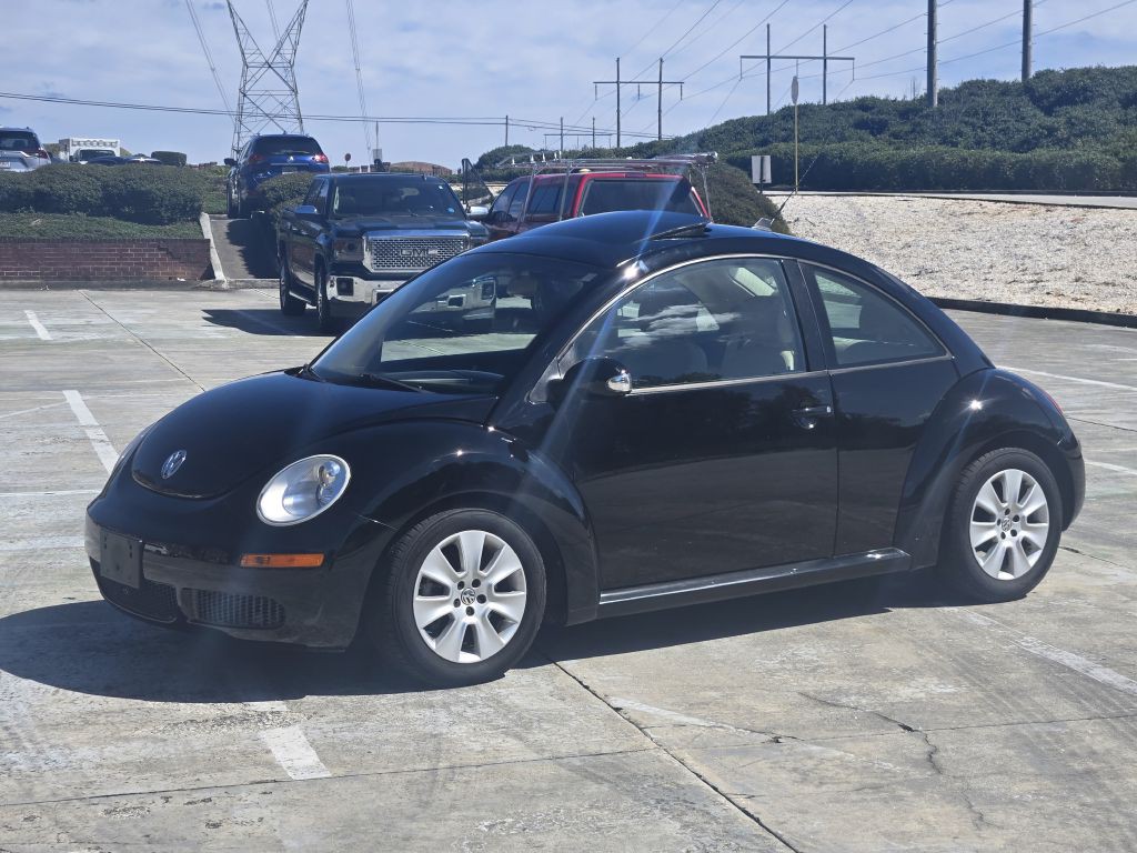 2010 Volkswagen Beetle Image 1
