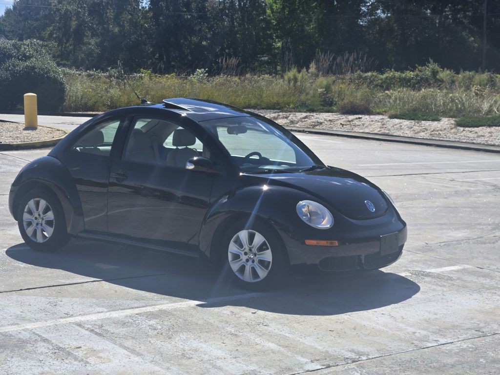 2010 Volkswagen Beetle Image 3