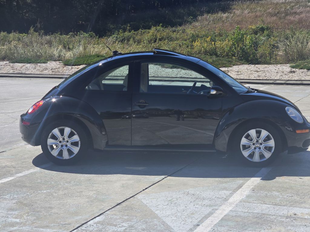 2010 Volkswagen Beetle Image 4