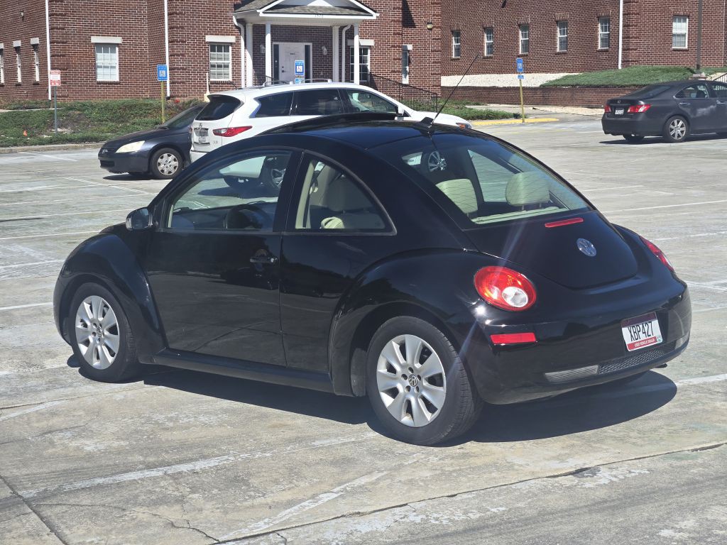 2010 Volkswagen Beetle Image 7