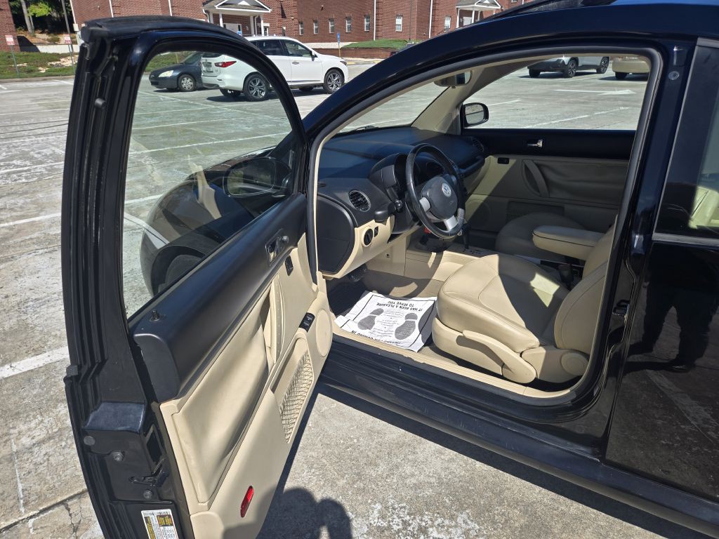 2010 Volkswagen Beetle Image 8