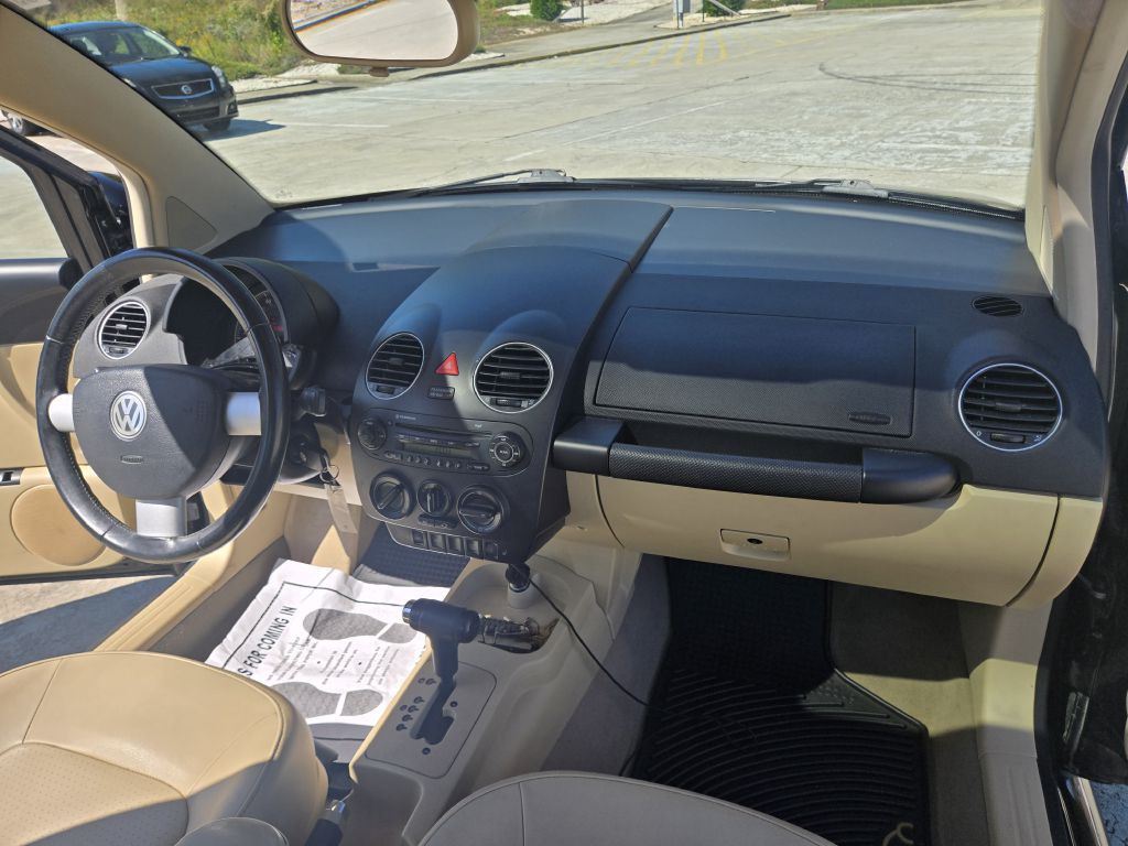 2010 Volkswagen Beetle Image 12