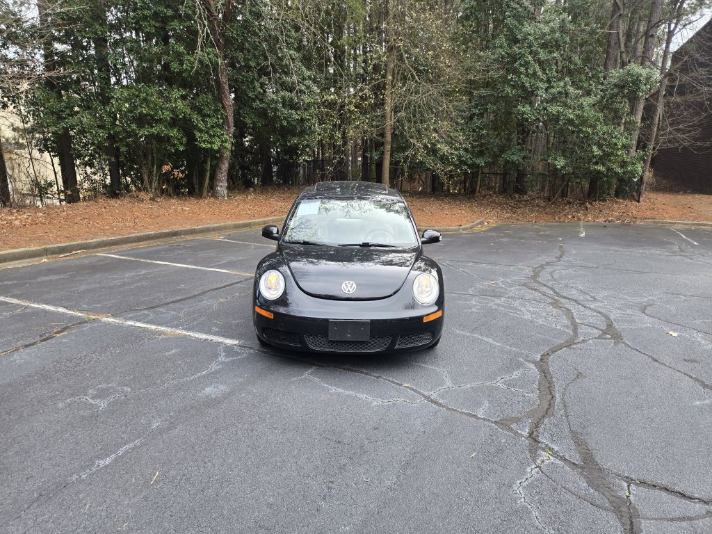 2010 Volkswagen Beetle Image 2