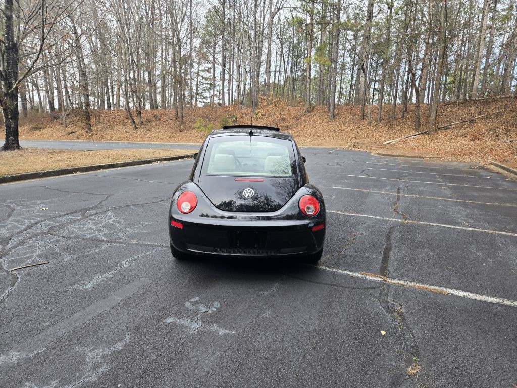 2010 Volkswagen Beetle Image 5