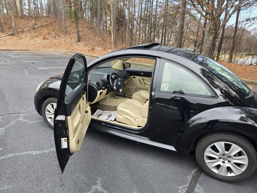 2010 Volkswagen Beetle Image 7