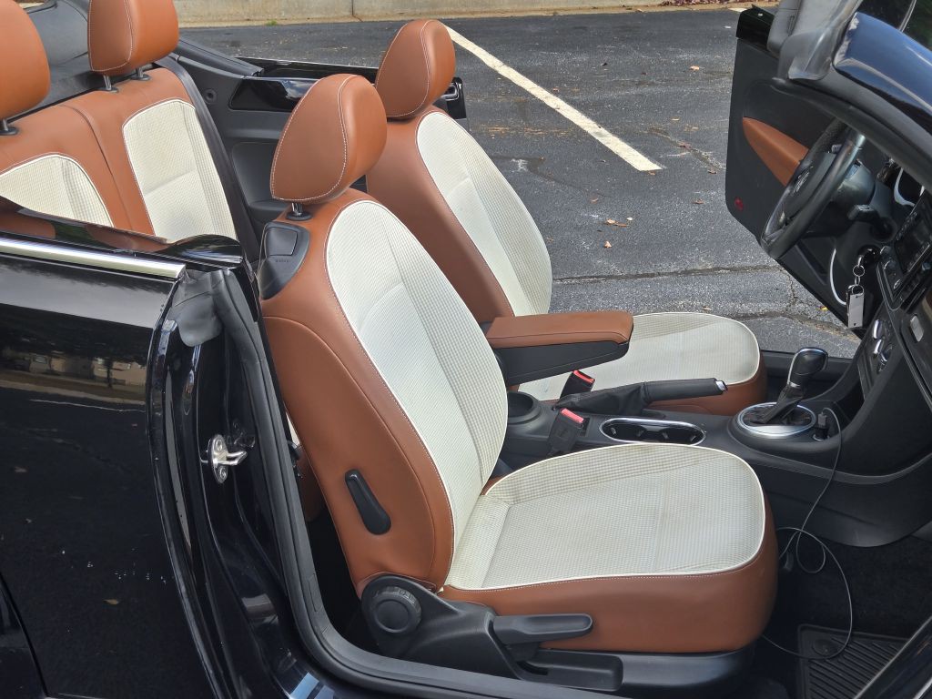 2015 Volkswagen Beetle Image 18