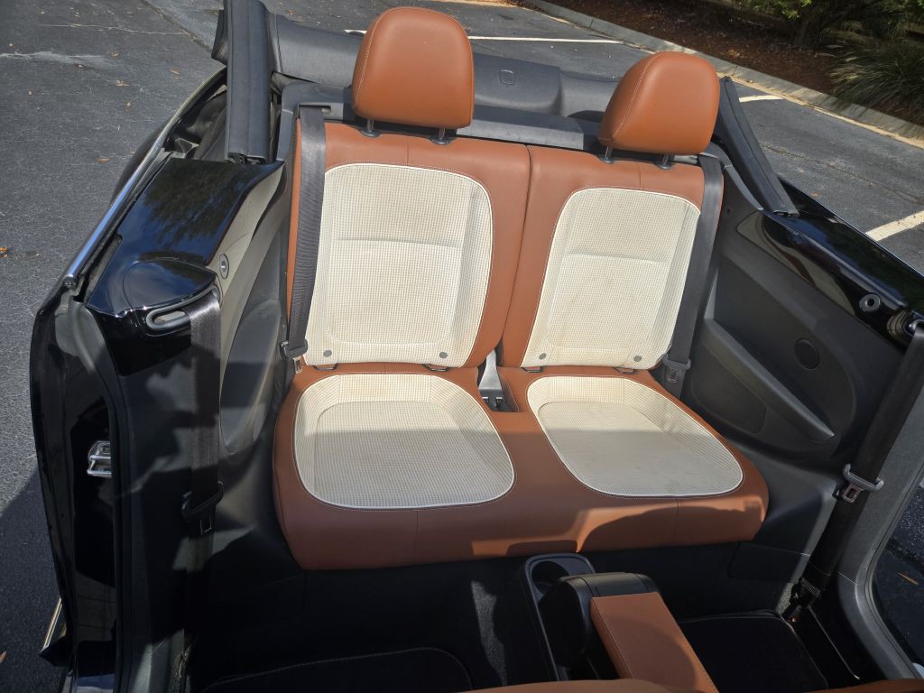 2015 Volkswagen Beetle Image 20