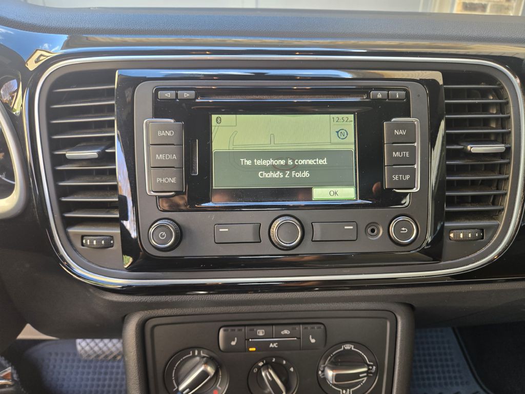 2015 Volkswagen Beetle Image 22