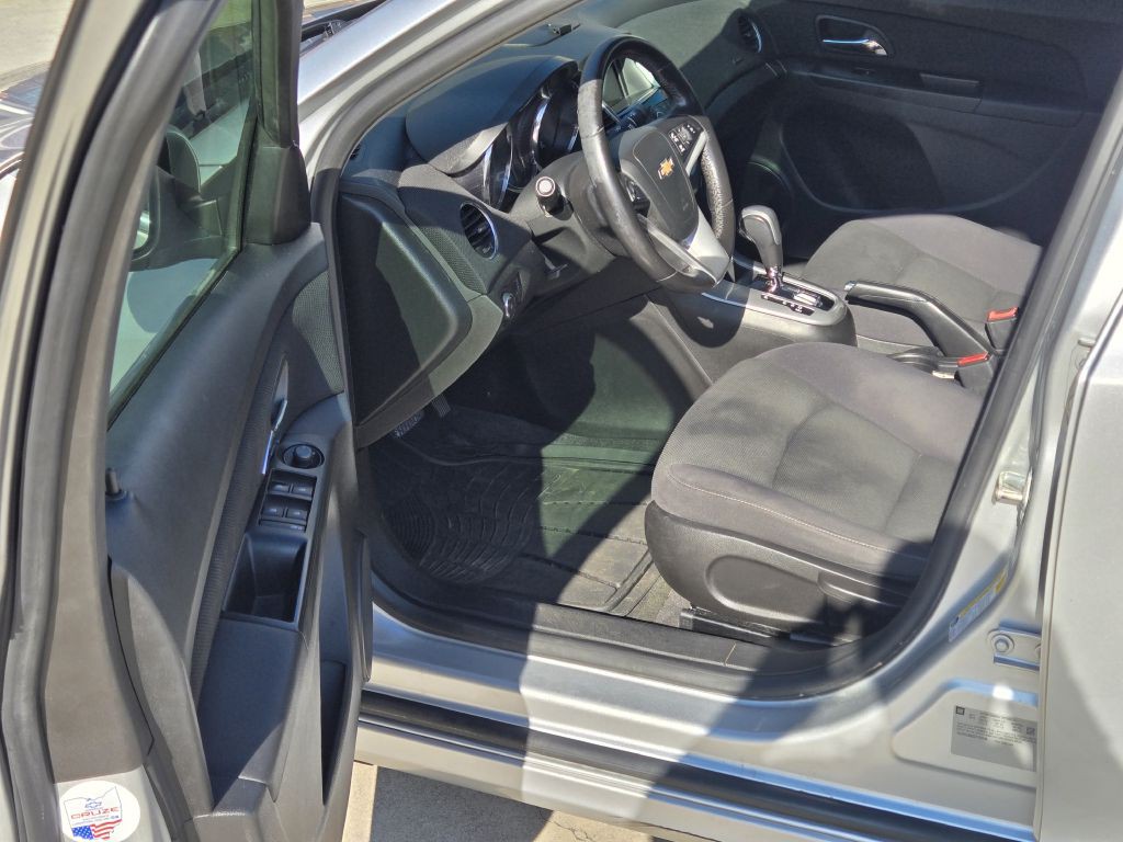 2013 Chevrolet Cruze Image 8