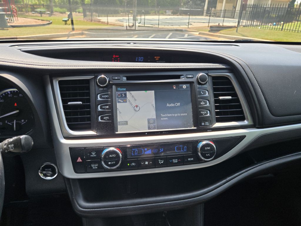 2018 Toyota Highlander Image 16