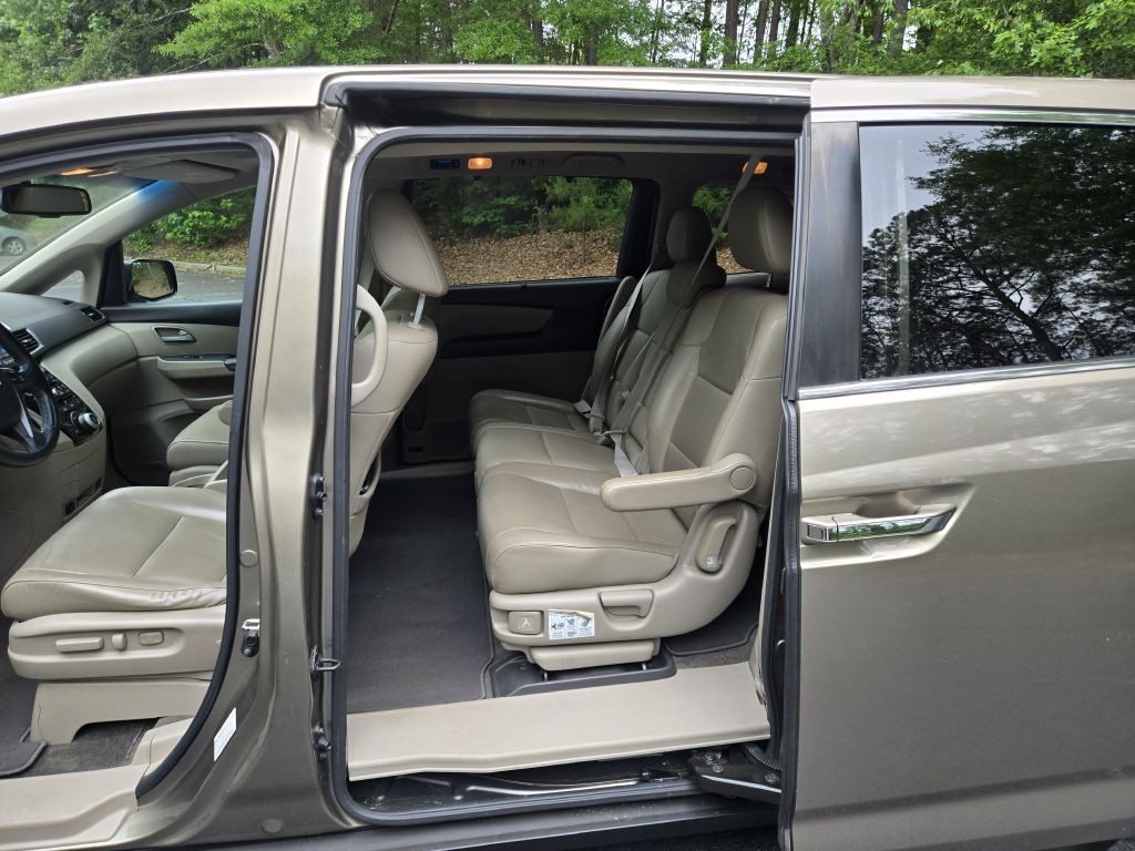 2012 Honda Odyssey Image 10