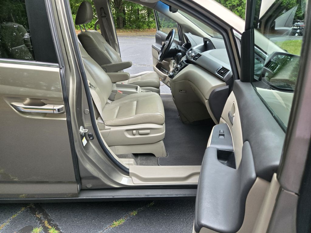 2012 Honda Odyssey Image 15
