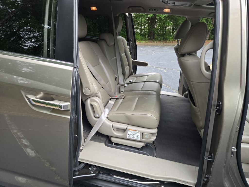 2012 Honda Odyssey Image 16