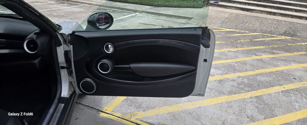 2014 MINI Cooper Image 11