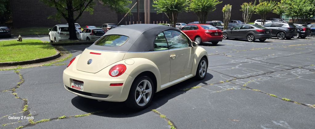 2010 Volkswagen Beetle Image 4