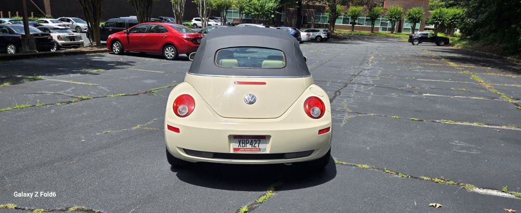 2010 Volkswagen Beetle Image 5