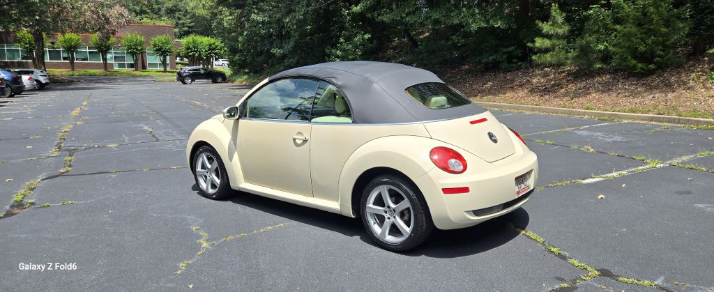 2010 Volkswagen Beetle Image 6