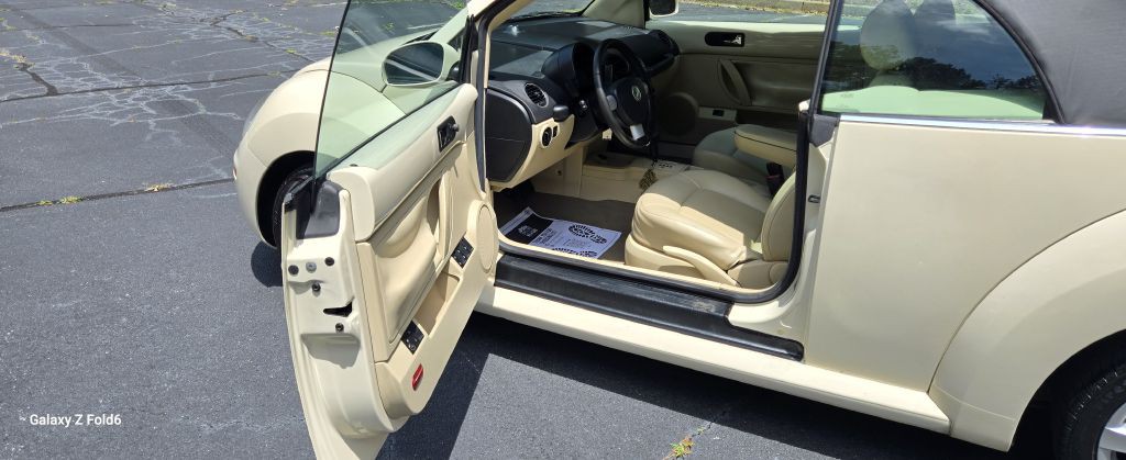 2010 Volkswagen Beetle Image 7