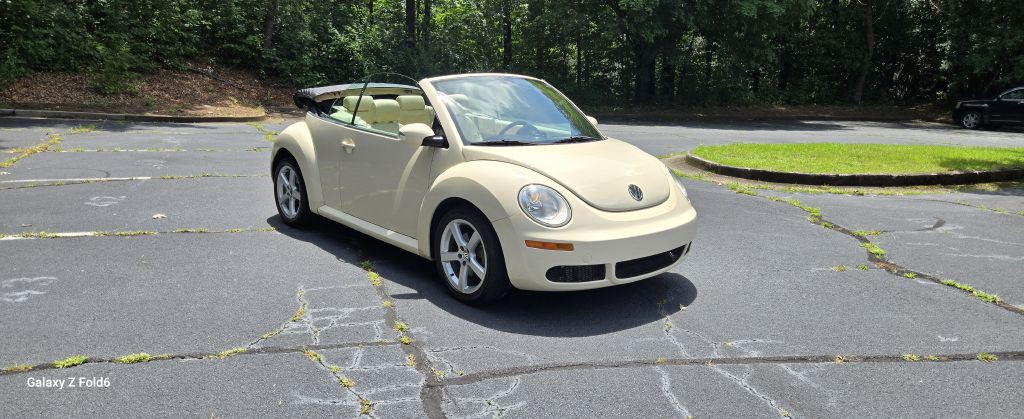 2010 Volkswagen Beetle Image 11