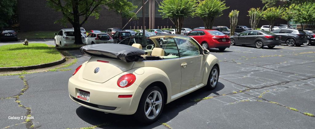 2010 Volkswagen Beetle Image 12