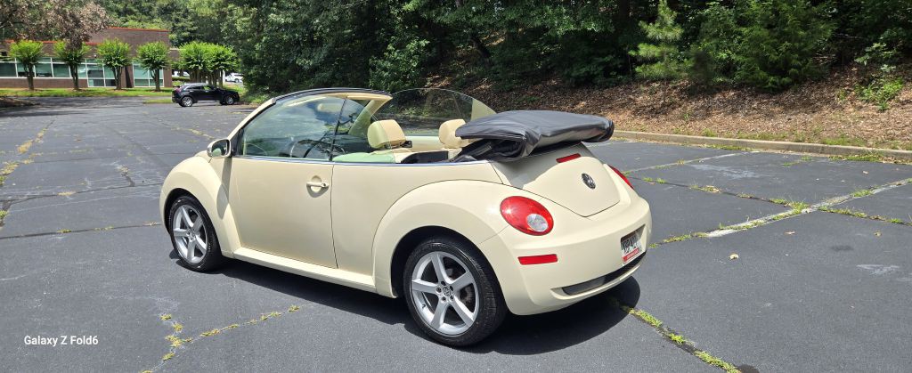 2010 Volkswagen Beetle Image 13