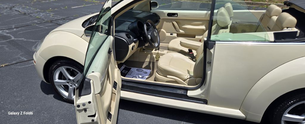 2010 Volkswagen Beetle Image 14
