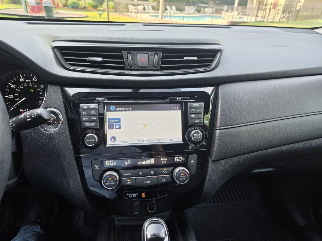 2017 Nissan Rogue Image 12