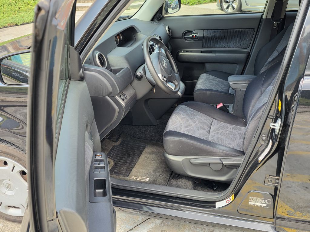 2011 Scion xB Image 9