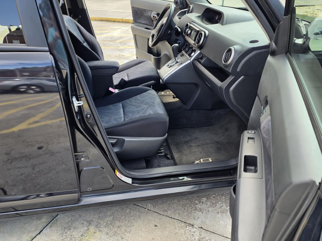 2011 Scion xB Image 12