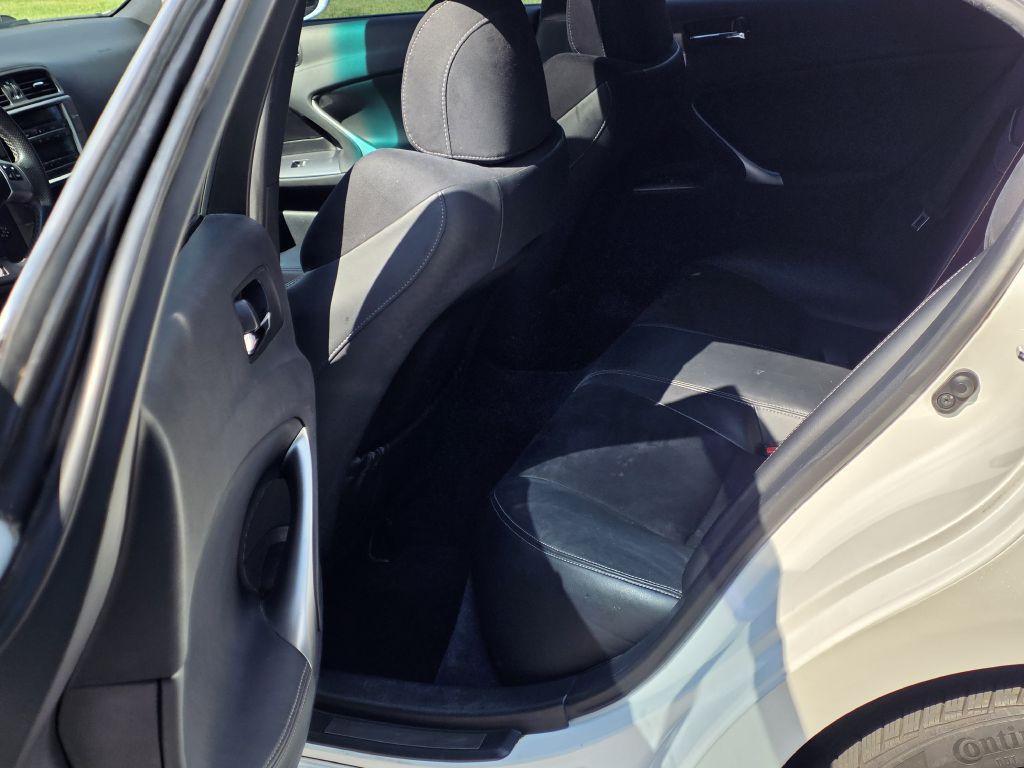 2012 Lexus IS Image 7