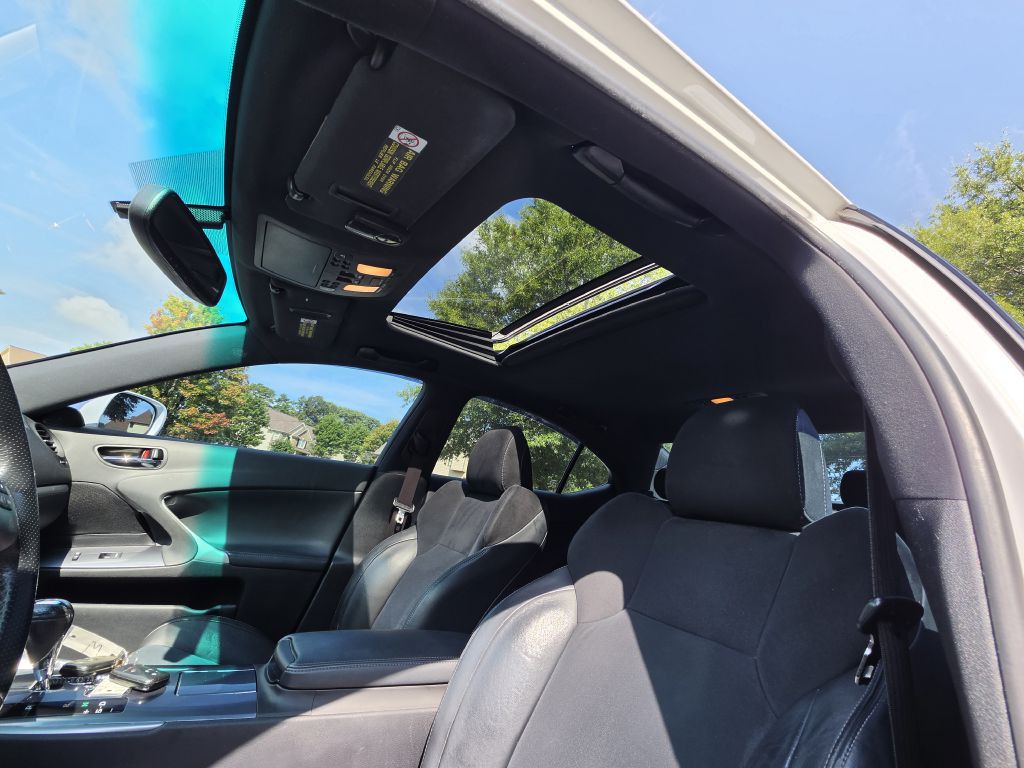 2012 Lexus IS Image 12